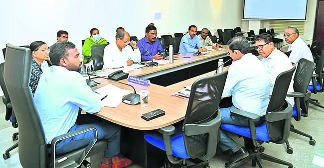 భూ సేకరణలో వేగం పెంచాలి