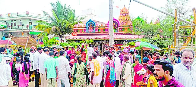 పోలేపల్లికి పోటెత్తిన భక్తులు