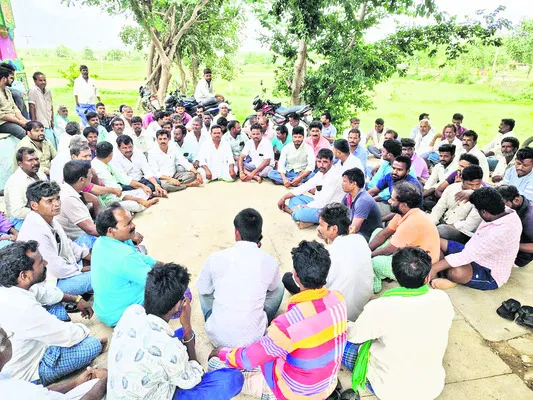 మద్యం అమ్మితే చెప్పుదెబ్బలు