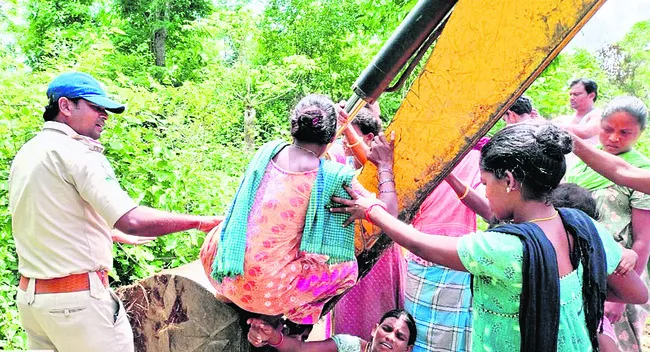 ఇరవెండిలో పోడు వివాదం..