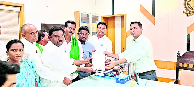 ఆదివాసీలకు చట్టబద్ధత కల్పించాలి