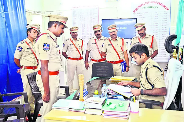 ఫిర్యాదుదారులతో మర్యాదగా ప్రవర్తించాలి