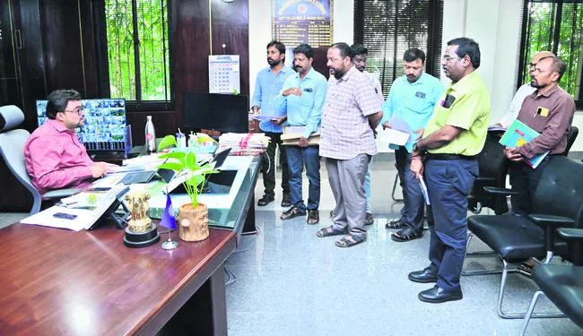 ప్రాజెక్టుల భూ సేకరణ వేగవంతం
