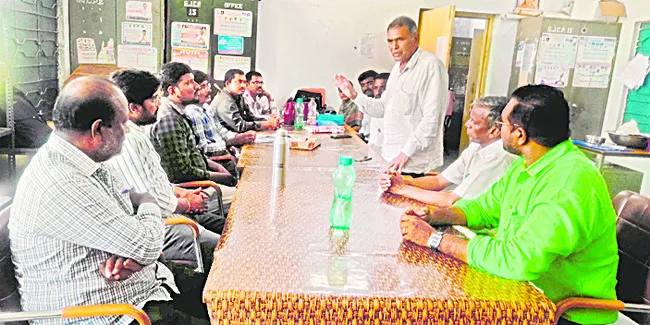 ‘నీట్‌, ఐఐటీ’కి సన్నద్ధం చేయండి 