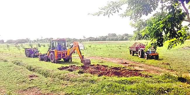 దేవస్థాన భూముల్లో మట్టి తవ్వకాలు
