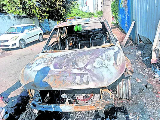 కారు దగ్ధం