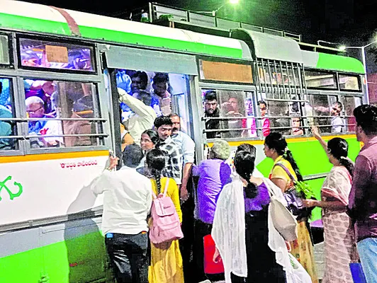 ఆర్టీసీ ప్రయాణికుల అగచాట్లు