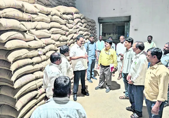 గోడౌన్ల నిర్వహణపైఅలసత్వం వద్దు