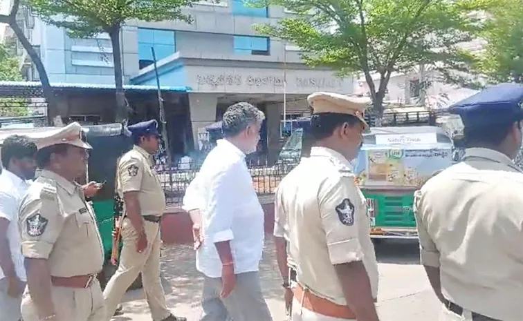 Chevireddy bhaskar reddy hospitalised At Vijayawada