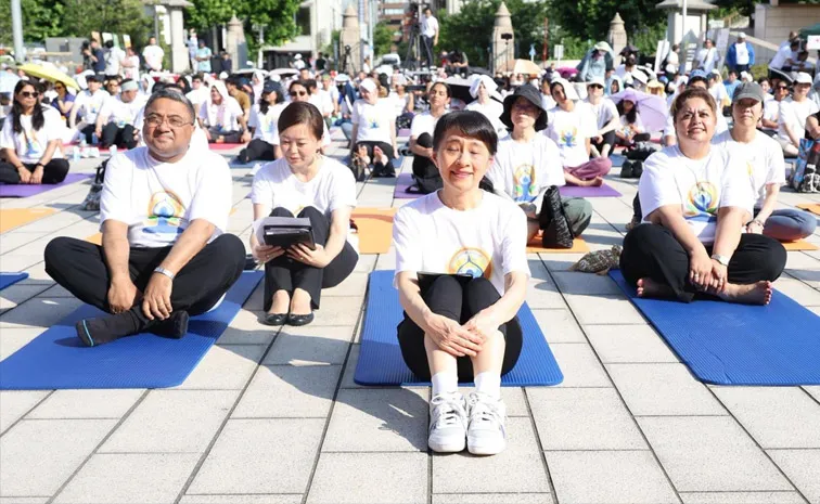 Japan PMs Wife Leads International Yoga Day3