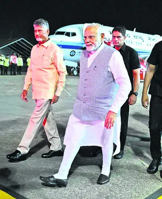 ప్రధానికి ఘన స్వాగతం 