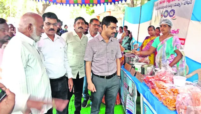మహిళలు అన్ని రంగాల్లో రాణించాలి