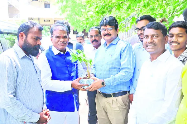 కేసులను త్వరగా పరిష్కరించండి