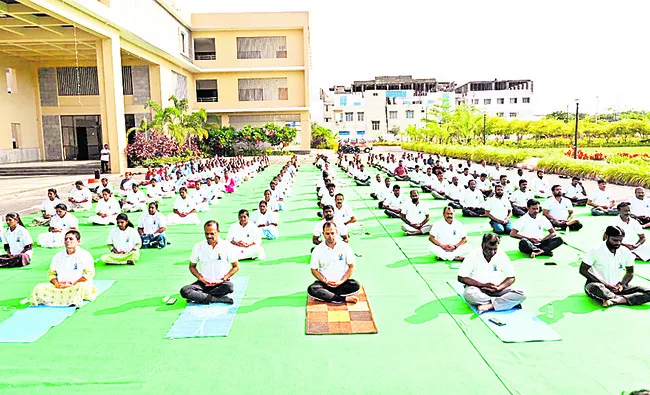 యోగాతో ఆరోగ్యకర జీవనం