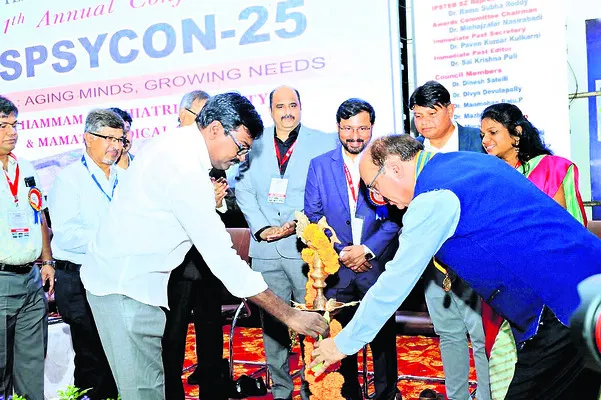 వృద్ధుల మానసిక ఆరోగ్యంపై ప్రత్యేక దృష్టి