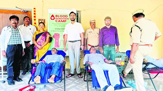 అటవీ కార్యాలయంలో రక్తదాన శిబిరం