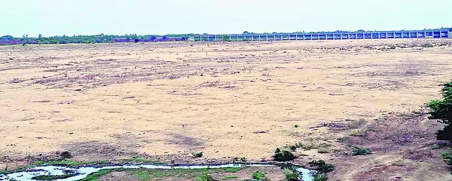 అడుగంటిన స్వర్ణముఖి బ్యారేజ్‌ 