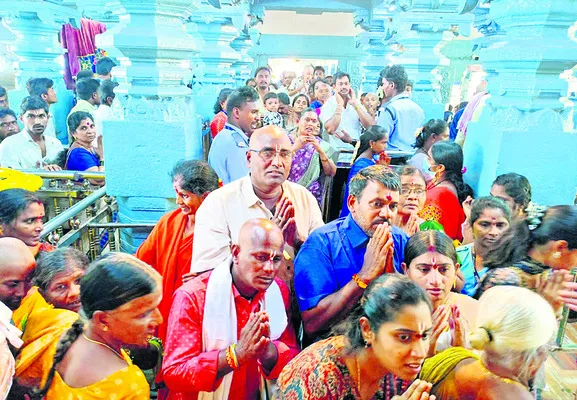 చిన్న వెంకన్న క్షేత్రంలో భక్తుల రద్దీ 
