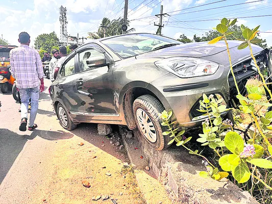 ప్రమాదాలకు నిలయంగా రేకుర్తి వంతెన