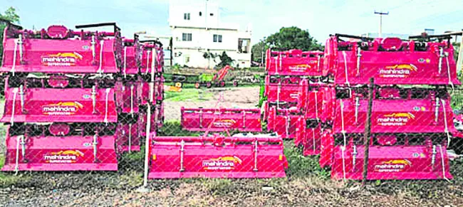రైతులకు సబ్సిడీపై పనిముట్లు