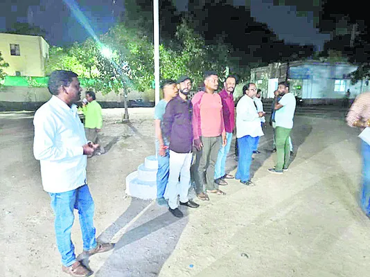 కళాశాల విక్రయించి ఉడాయించిన యాజమాన్యం