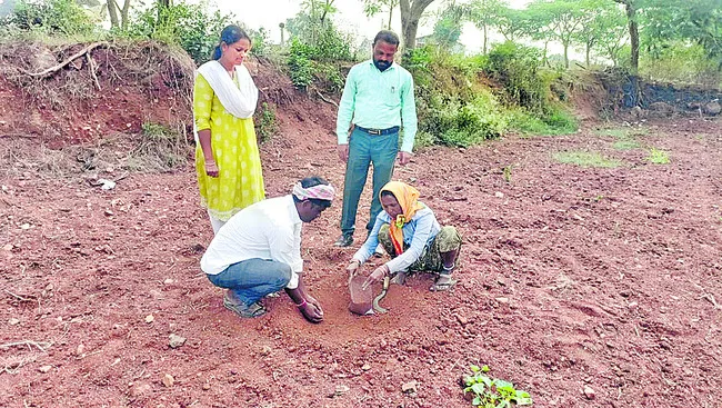 ఖేడ్లో మట్టి పరీక్ష కేంద్రం ఏర్పాటు