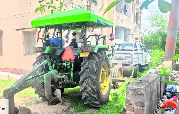 అటవీశాఖ అధికారులపై గిరిజనుల దాడి 