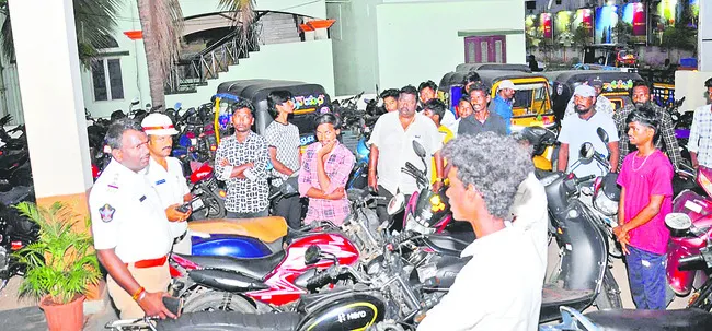 మైనర్లు వాహనాలు నడిపితే చర్యలు