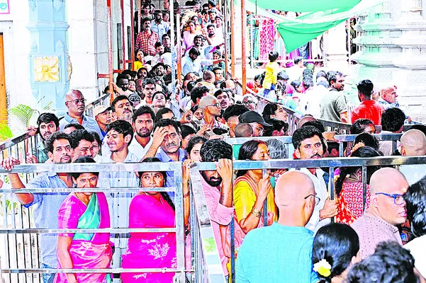 కాణిపాకం కిటకిట 
