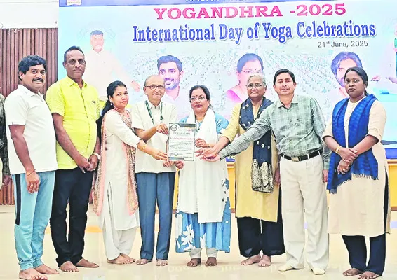 యోగాంధ్రలో ‘నన్నయ’కు ‘మిరాకిల్’ రికార్డు