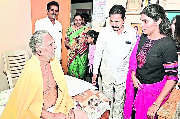 వైఎస్సార్సీపీ కార్యకర్తలకు అండగా ఉంటాం 