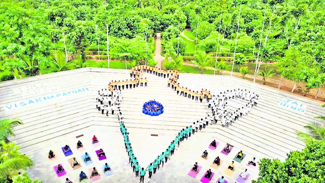 కారాగారంలో వినూత్న యోగా