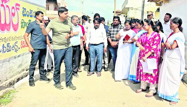 లింగంపేట కార్యదర్శికి షోకాజ్ నోటీస్