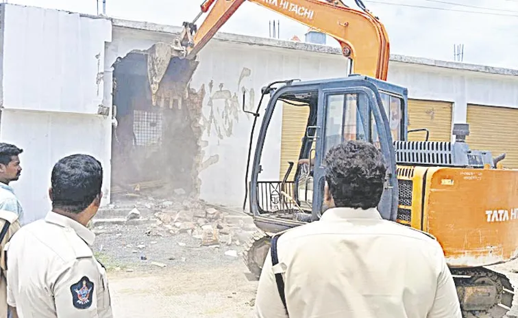 YSRCP Leader House Demolished: Andhra Pradesh