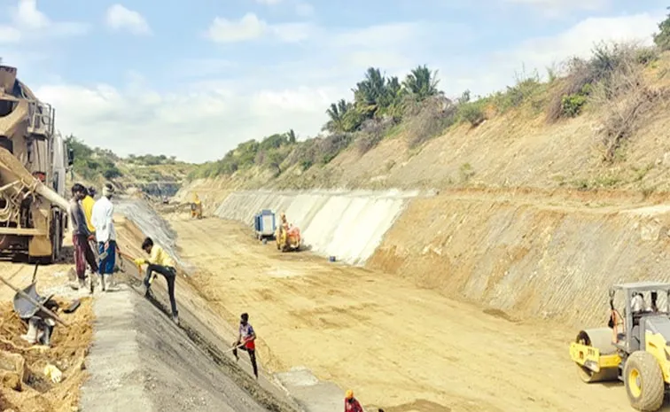 Handri-Niva lining in poor condition: andhra pradesh