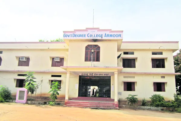 ప్రయివేటు నుంచి ప్రభుత్వానికి మారిన కళాశాల