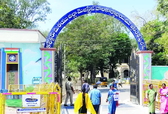 రాజకీయ చట్రంలో ‘రెవెన్యూ’