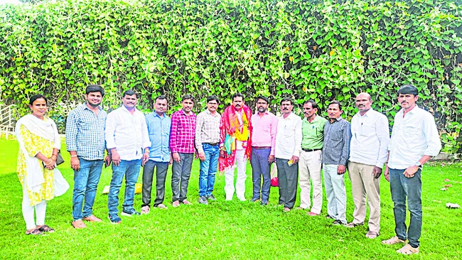 ఉపాధ్యాయ సమస్యల పరిష్కారానికి కృషి 