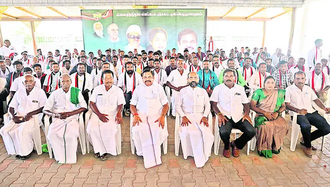 భారీగా అన్నాడీఎంకేలో చేరిక