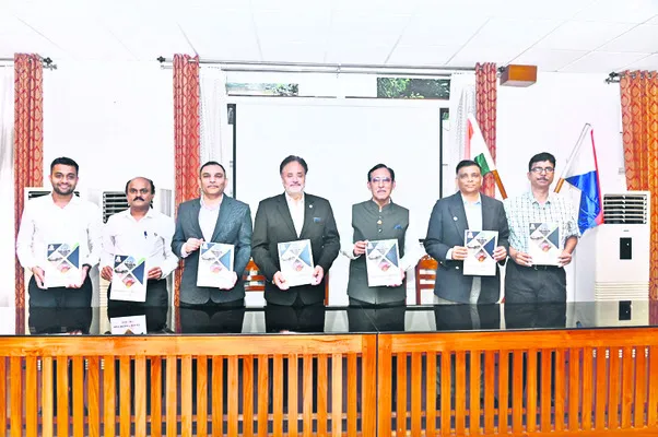 ఉద్యోగుల కృషితోనే షిప్యార్డ్ అభివృద్ధి