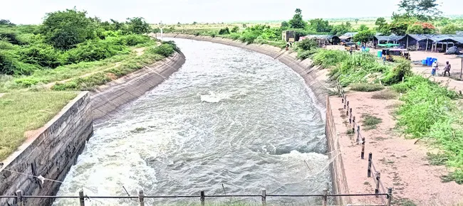 జూరాల కాల్వకు నీటి విడుదల