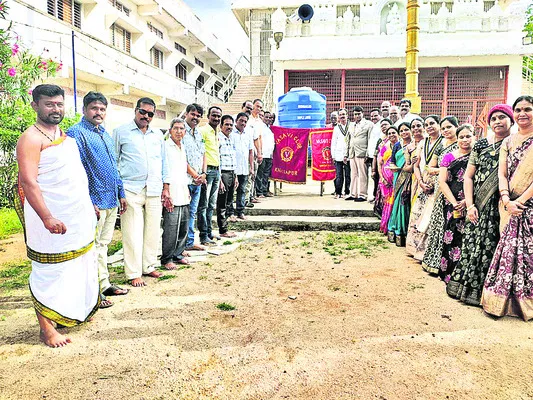 నిత్యావసరాలు అందజేత