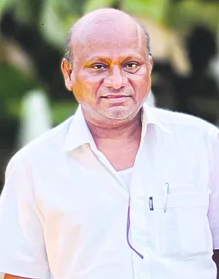 ఉద్యోగి అనుమానాస్పద మృతి