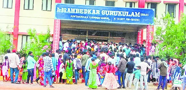 సీటు కోసం పాట్లు