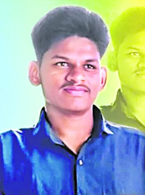 రోడ్డు ప్రమాదంలో యువకుడు మృతి