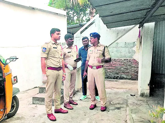 వీడని మహిళ హత్య మిస్టరీ 