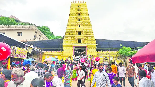 మల్లన్న క్షేత్రంలో భక్తుల సందడి 
