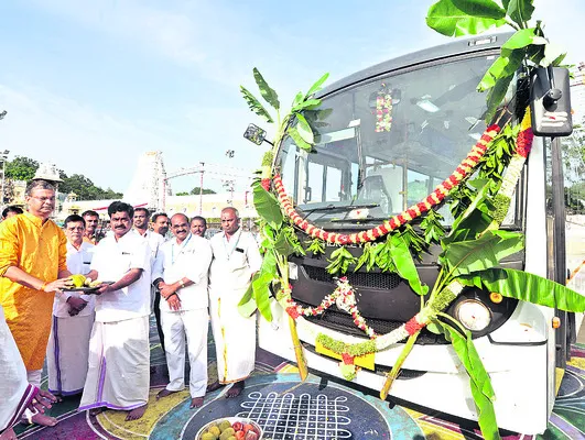 టీటీడీకి ఏసీ బస్సు విరాళం