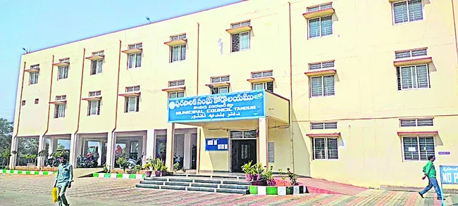మున్సిపల్‌ నిధులు పక్కదారి!