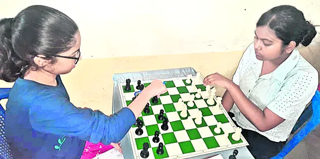 మహిళల చెస్ టైటిల్ హేమిషా కై వసం